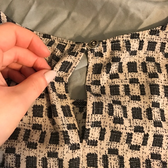 F21 Short Sleeved Patterned Blouse - Picture 7 of 8